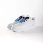 lacets de couleurs dégradés Atlantis de la marque Sweetlaces sur une paire de Nike Air Force 1 Low