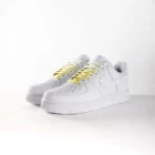 lacets de couleurs dégradés Banana de la marque Sweetlaces sur une paire de Nike Air Force 1 Low