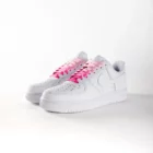 lacets de couleurs dégradés Barbapapa de la marque Sweetlaces sur une paire de Nike Air Force 1 Low