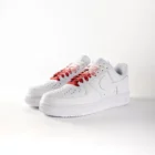 lacets de couleurs dégradés Candy Cane de la marque Sweetlaces sur une paire de Nike Air Force 1 Low