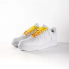 lacets de couleurs dégradés Cheese de la marque Sweetlaces sur une paire de Nike Air Force 1 Low