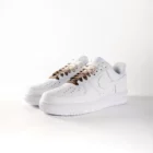 lacets de couleurs dégradés Chococo de la marque Sweetlaces sur une paire de Nike Air Force 1 Low