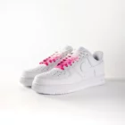 lacets de couleurs dégradés Flamingo rose de la marque Sweetlaces sur une paire de Nike Air Force 1 Low