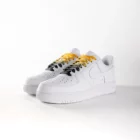 lacets de couleurs dégradés Honey orange de la marque Sweetlaces sur une paire de Nike Air Force 1 Low