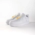 lacets de couleurs dégradés Ice Cream beige de la marque Sweetlaces sur une paire de Nike Air Force 1 Low