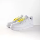 lacets de couleurs dégradés Lemon jaune de la marque Sweetlaces sur une paire de Nike Air Force 1 Low