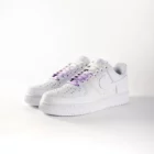 lacets de couleurs dégradés Lila violet de la marque Sweetlaces sur une paire de Nike Air Force 1 Low