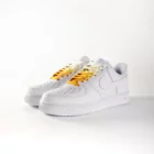 lacets de couleurs dégradés Nuggets orange de la marque Sweetlaces sur une paire de Nike Air Force 1 Low