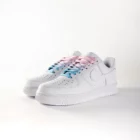 lacets de couleurs dégradés Paradise rose de la marque Sweetlaces sur une paire de Nike Air Force 1 Low