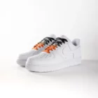Sweetlaces Pumpkin Orange Farbverlaufs-Schnürsenkel an einem Paar Nike Air Force 1 Low