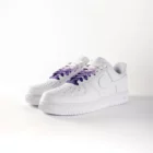 lacets de couleurs dégradés Purple Rain violet de la marque Sweetlaces sur une paire de Nike Air Force 1 Low