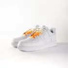 lacets de couleurs dégradés Spritz fluo de la marque Sweetlaces sur une paire de Nike Air Force 1 Low