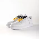 lacets de couleurs dégradés Treas orange de la marque Sweetlaces sur une paire de Nike Air Force 1 Low