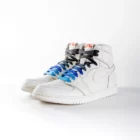 lacets de couleurs dégradés Atlantis bleu de la marque Sweetlaces sur une paire de Nike Air Jordan 1 High