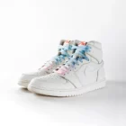 lacets de couleurs dégradés Baby Love bleu de la marque Sweetlaces sur une paire de Nike Air Jordan 1 High