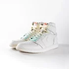 lacets de couleurs dégradés Bamboo vert de la marque Sweetlaces sur une paire de Nike Air Jordan 1 High