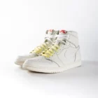 lacets de couleurs dégradés Banana jaune de la marque Sweetlaces sur une paire de Nike Air Jordan 1 High