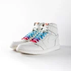 lacets de couleurs dégradés Fairy bleu de la marque Sweetlaces sur une paire de Nike Air Jordan 1 High