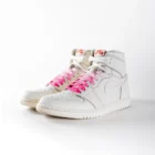 lacets de couleurs dégradés Flamingo rose de la marque Sweetlaces sur une paire de Nike Air Jordan 1 High