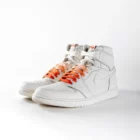 lacets de couleurs dégradés Fragola rouge de la marque Sweetlaces sur une paire de Nike Air Jordan 1 High