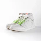 lacets de couleurs dégradés Froggy vert de la marque Sweetlaces sur une paire de Nike Air Jordan 1 High