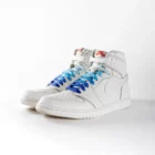 lacets de couleurs dégradés Frozen bleu de la marque Sweetlaces sur une paire de Nike Air Jordan 1 High