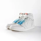 lacets de couleurs dégradés Icy bleu de la marque Sweetlaces sur une paire de Nike Air Jordan 1 High