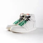 lacets de couleurs dégradés Jaguar vert de la marque Sweetlaces sur une paire de Nike Air Jordan 1 High