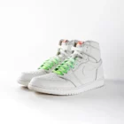lacets de couleurs dégradés Joker fluo de la marque Sweetlaces sur une paire de Nike Air Jordan 1 High