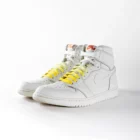 lacets de couleurs dégradés Lemon jaune de la marque Sweetlaces sur une paire de Nike Air Jordan 1 High
