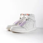 lacets de couleurs dégradés Lila violet de la marque Sweetlaces sur une paire de Nike Air Jordan 1 High
