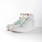 lacets de couleurs dégradés Mint vert de la marque Sweetlaces sur une paire de Nike Air Jordan 1 High