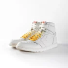 lacets de couleurs dégradés Nuggets orange de la marque Sweetlaces sur une paire de Nike Air Jordan 1 High
