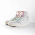 lacets de couleurs dégradés Pastel Love rose de la marque Sweetlaces sur une paire de Nike Air Jordan 1 High