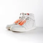lacets de couleurs dégradés Pomelo fluo de la marque Sweetlaces sur une paire de Nike Air Jordan 1 High