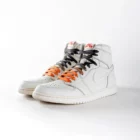 Farbverlaufs-Schnürsenkel Pumpkin Orange von Sweetlaces an einem Paar Nike Air Jordan 1 High