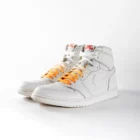lacets de couleurs dégradés Spritz fluo de la marque Sweetlaces sur une paire de Nike Air Jordan 1 High