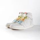 lacets de couleurs dégradés Sunsea bleu de la marque Sweetlaces sur une paire de Nike Air Jordan 1 High