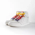 lacets de couleurs dégradés Sunset rouge de la marque Sweetlaces sur une paire de Nike Air Jordan 1 High