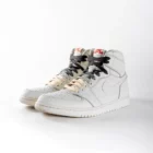 lacets de couleurs dégradés Vanilla beige de la marque Sweetlaces sur une paire de Nike Air Jordan 1 High