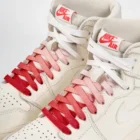 paire de lacets de couleur en dégradé Candy Cane rouge de la marque Sweetlaces